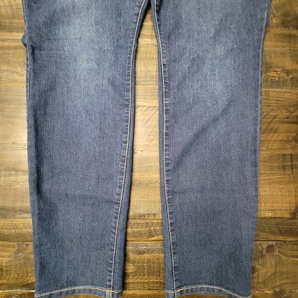 TORRID Classic Skinny Jeans | 20‎ - Picture 4 of 6